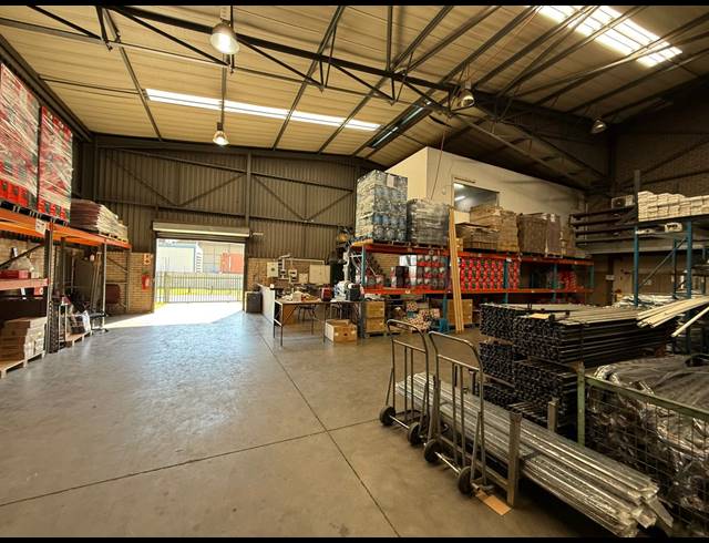 1,535M² WAREHOUSE TO LET IN SPARTAN